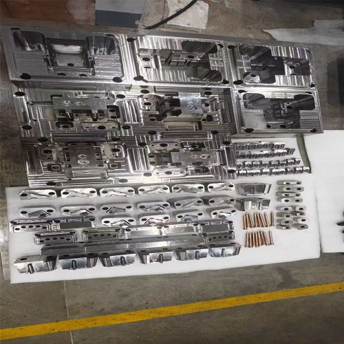 O futuro modelo de desenvolvimento de 20 anos de moldes de metal de precisão: salto tecnológico impulsionado pela reforma industrial e produção integrada