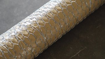 Manufacture Supplier Hot Sale Electro Galvanized Weaving 1/2"x1/2" Hexagonal Retaining Wall Wire Netting for Rabbit Cage Fence1