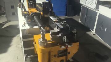 Fully automatic pipe bending machine