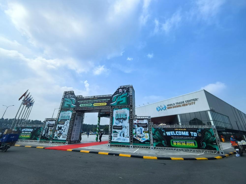 Entrance to the exhibition in Vietnam