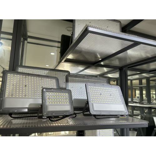 Les solutions d'éclairage multi-scénarios couvrent les applications industrielles, extérieures et domestiques