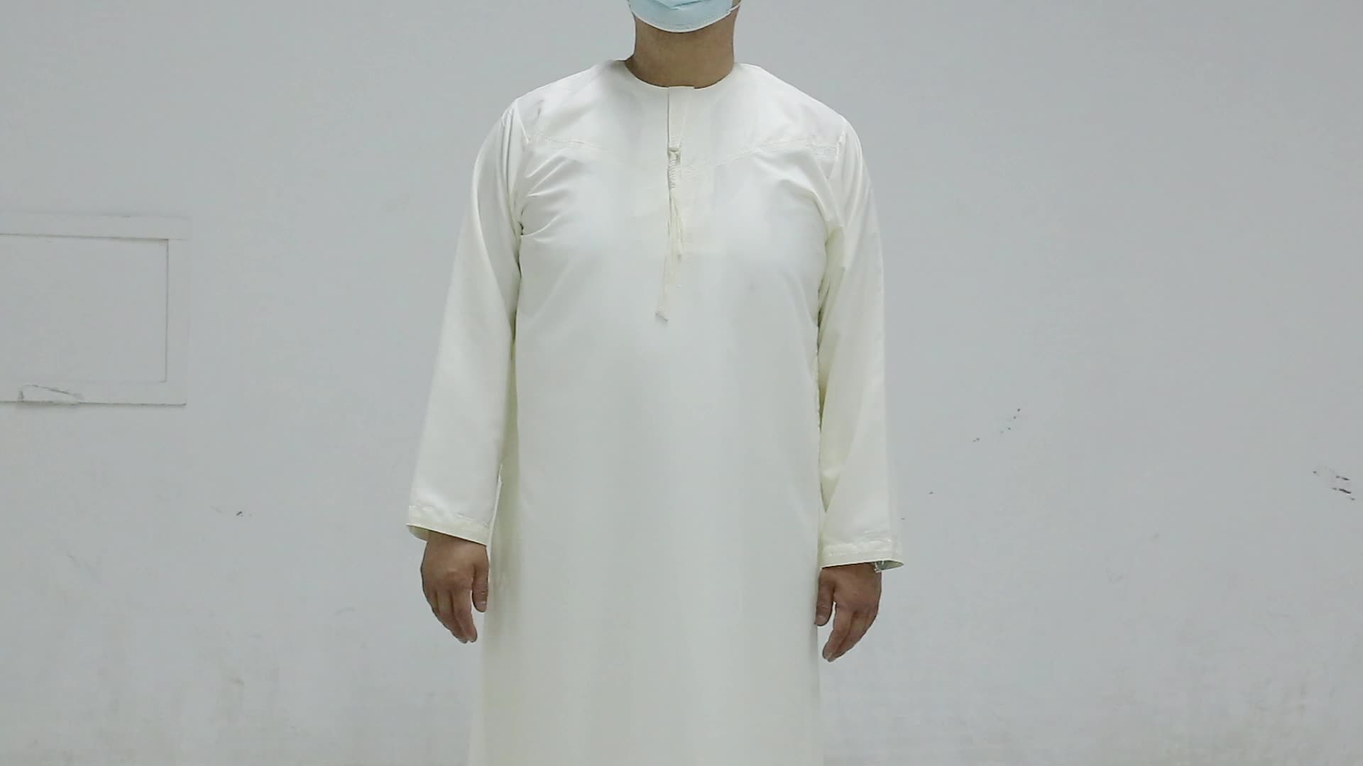 Thobe arabo di alta qualità in stile Oman per uomini Nuovo Fashion Omani Thobe1