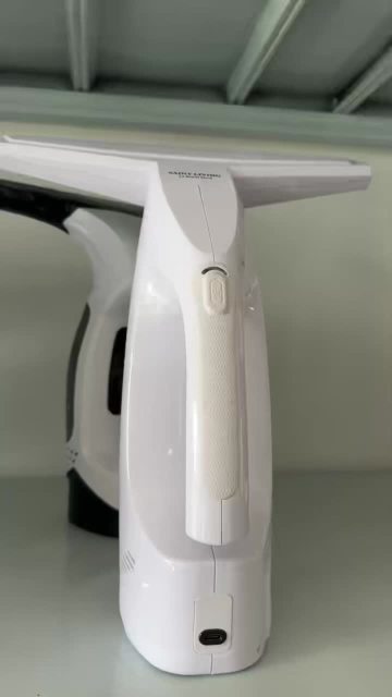 Jinshun Electric Handheld Window Cleaner Available in Multiple Simple Color Schemes