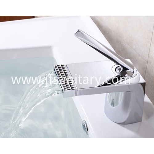 ရေတံခွန် faucets Chrome ကြေးဝါနှင့်ဖန်ခွက်အသစ်