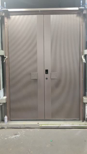 aluminum double grey color door details show