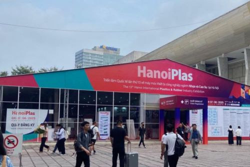 होंग्यी प्लास्टिक प्रौद्योगिकी विदेशी बाजारों की सेवा के लिए अंतर्राष्ट्रीय व्यापार स्थिति का लाभ उठाती है