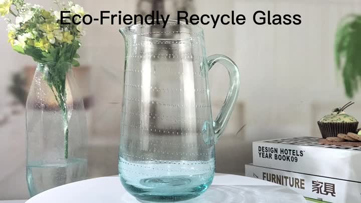 Pichet en verre recyclé vert clair avec bulle