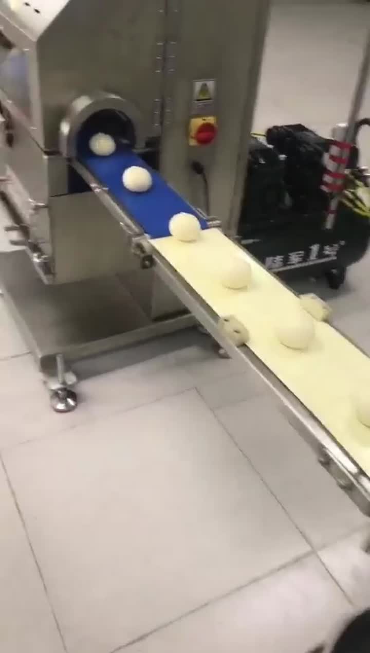 ماكينة لف العجين