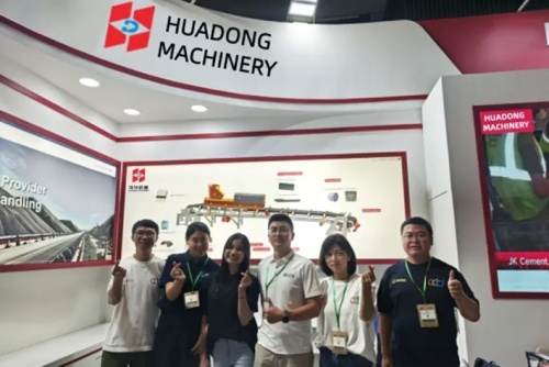 Giám đốc bán hàng Huadong Zhu Minguo đã tham dự Triển lãm khai thác Indonesia 2024 và tăng cường sự đồng thuận về hợp tác với Công ty CCB của Indonesia