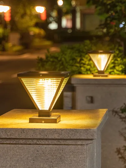 Luzes solares ao ar livre modernas para pátios e passarelas1