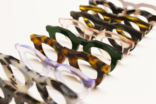 What are the advantages of acetate eyewear frames?
