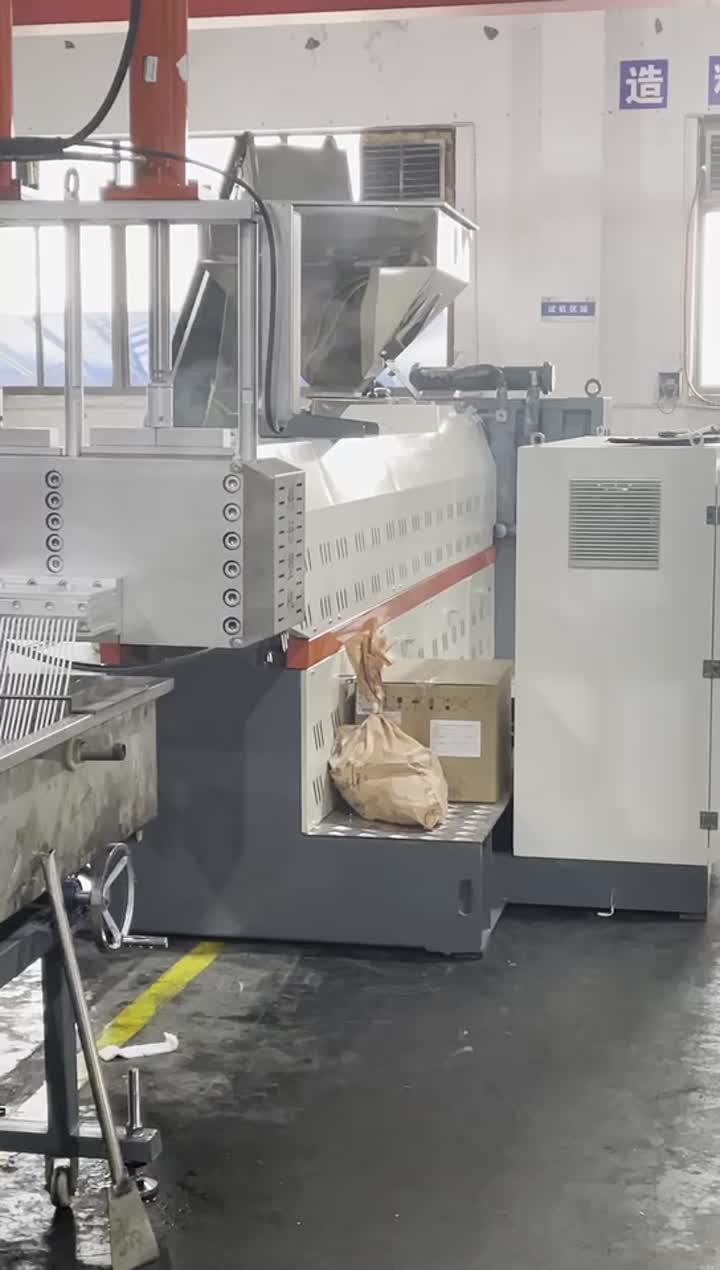 plastic cutter machine.mp4