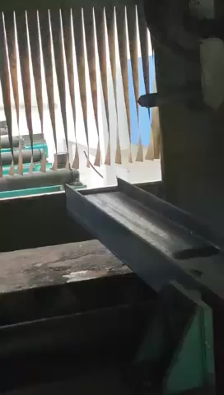 Steel cutting robot