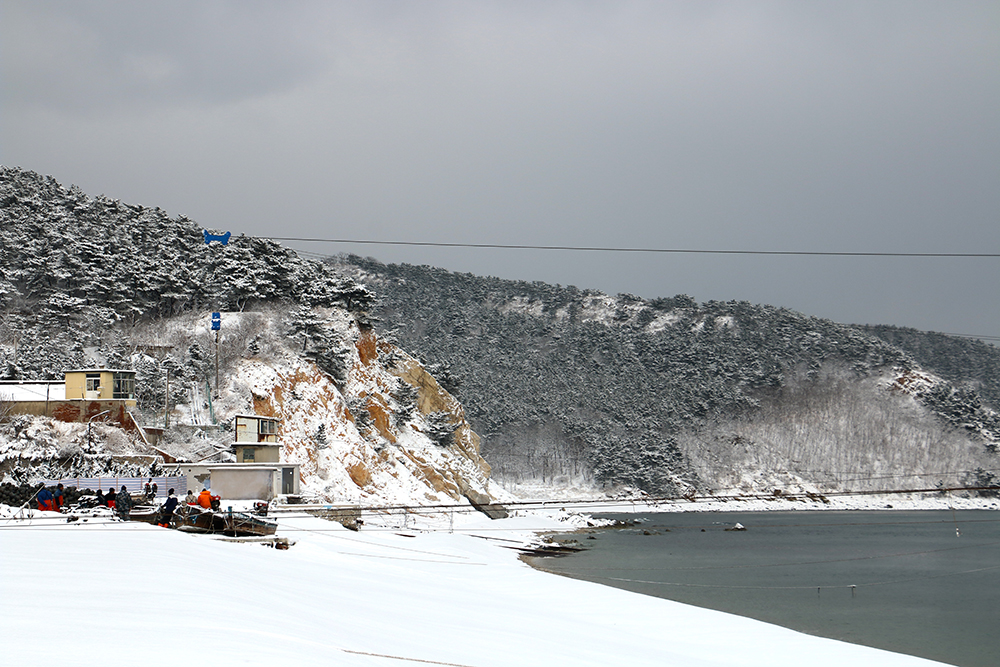 Mountain sea snow scene