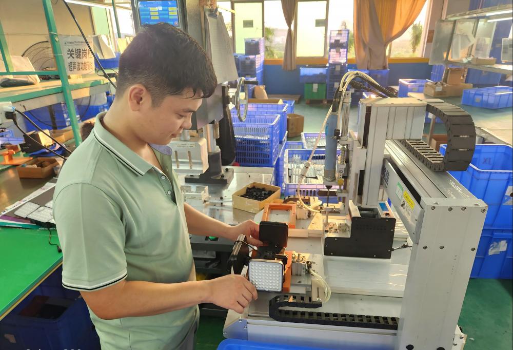 Fully automatic screw machine