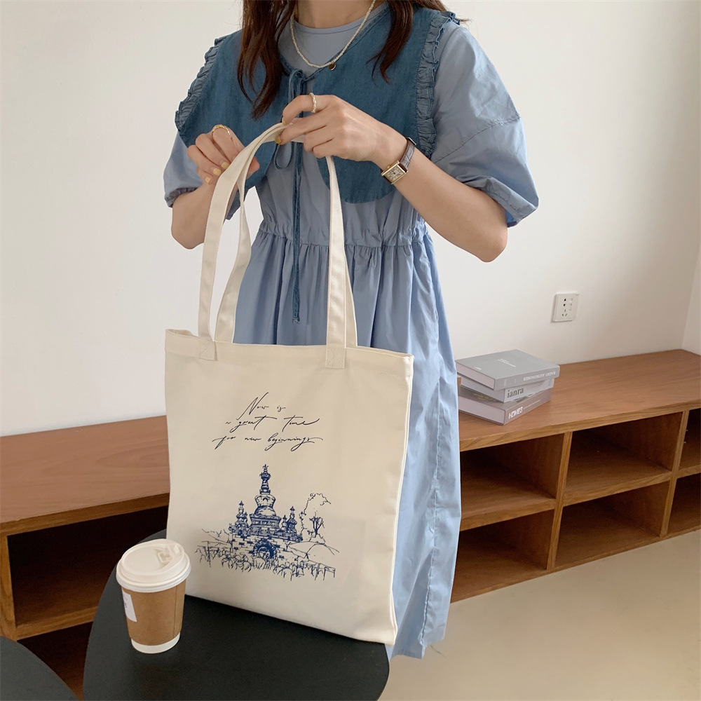 シンプルなキャンバスバッグ