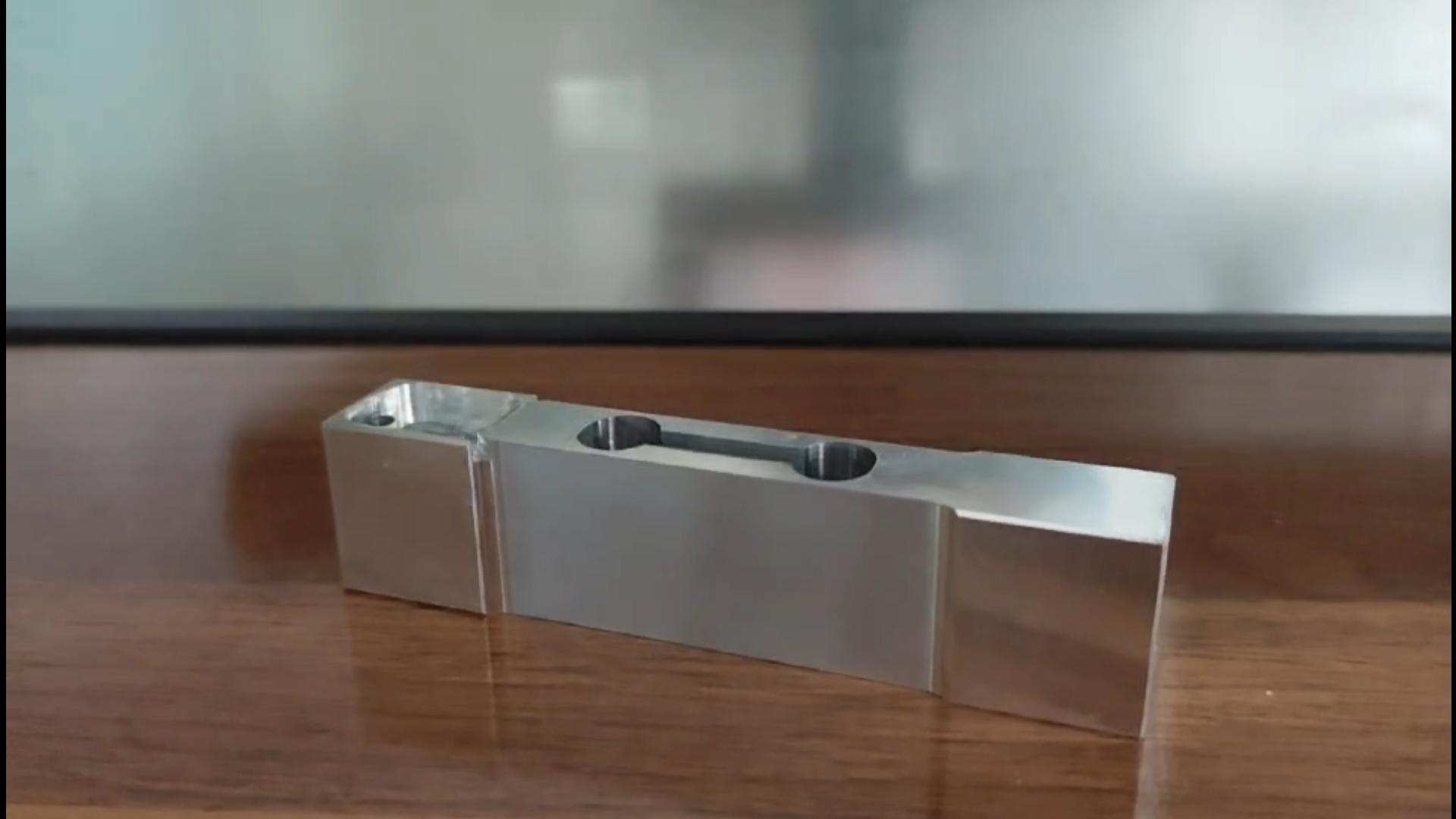 アルミニウム合金精度ハードウェア部品高圧水のburring：生産効率を改善し、労働力を節約して、コスト削減と効率を達成します。