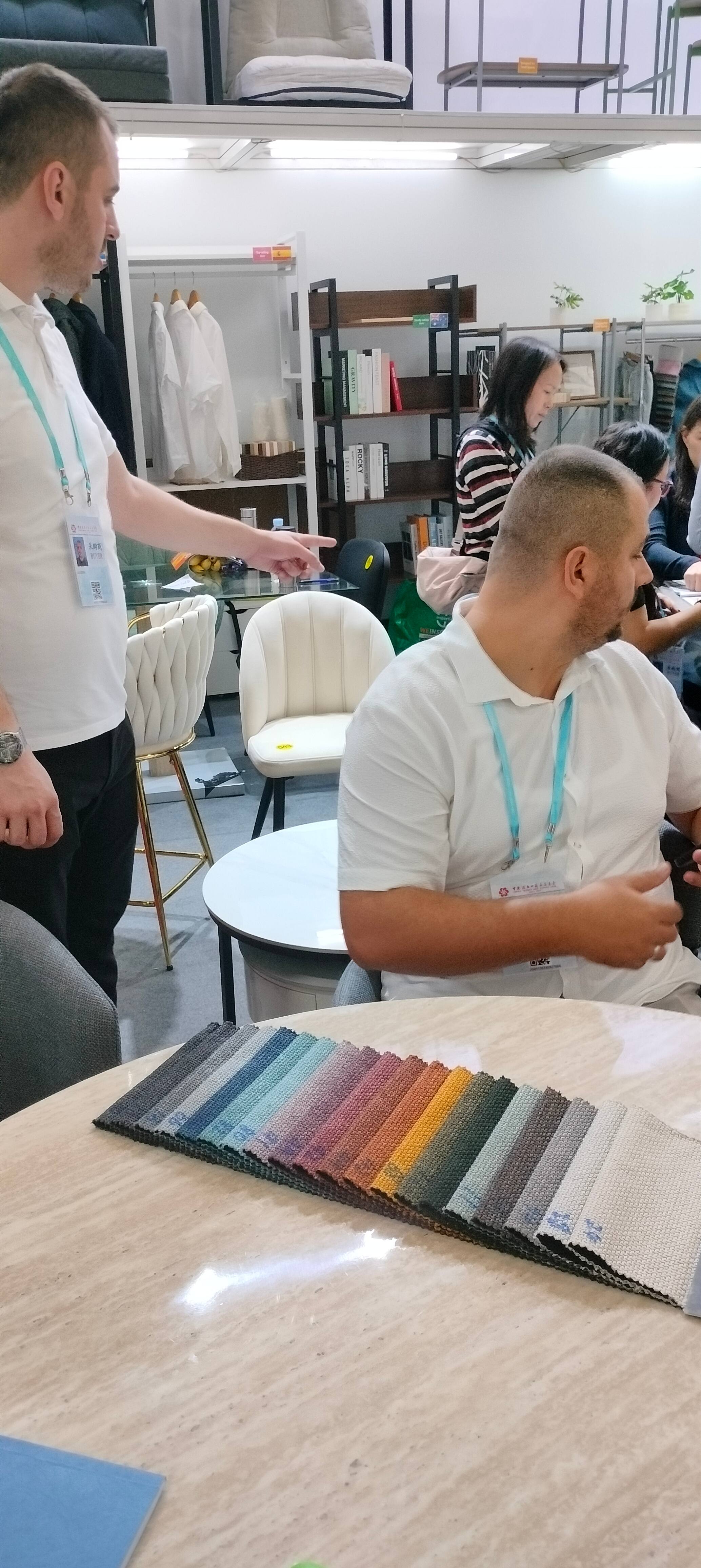 nossas amostras de estandes e móveis foram exibidas na 138ª Feira de Cantão