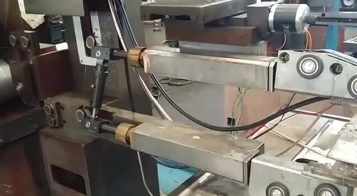 Macchina da taglio con taglio a filo conico CNC