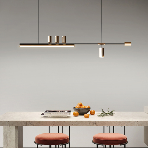 현대적인 미니멀리스트 디자인에서는 식탁 또는 섬 위의 식탁을 장식하기 위해 선형 LED 샹들리에가 필요합니다.