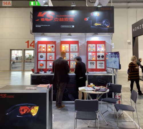 Pameran rong roda internasional Milan ing Italia