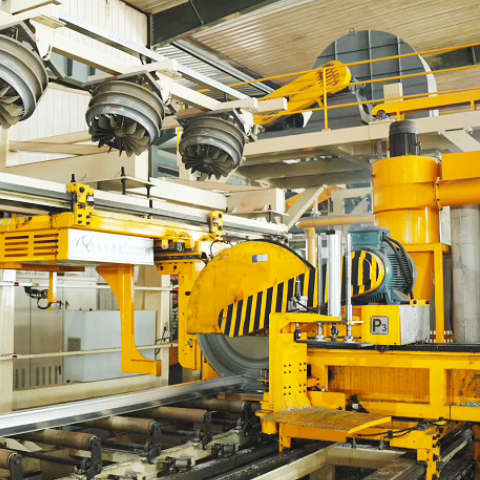 铝制概况工厂每日生产