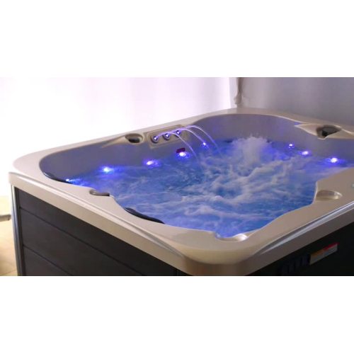 9805 4 Person Outdoor Hot Tub