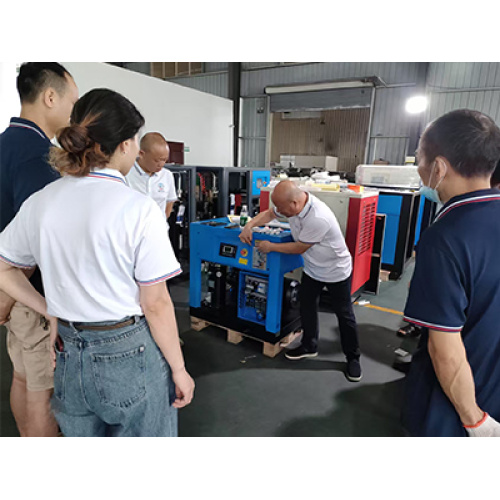 Які прынцып працы паветранага кампрэсара?