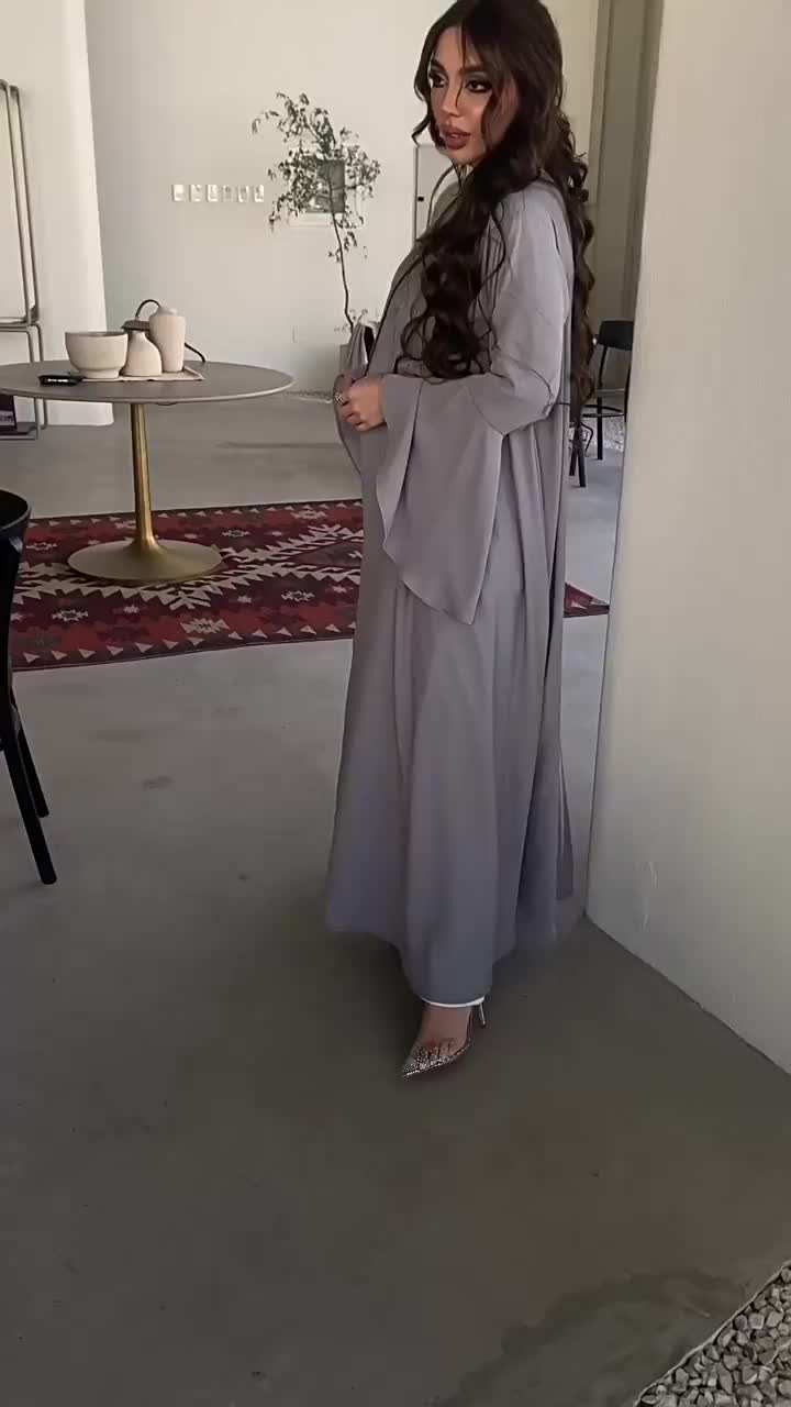 عباية كيمونو مفتوحة بأكمام مكشكشة أنيقة