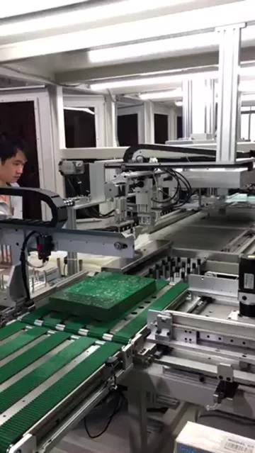 Automatic vacuum packaging line
