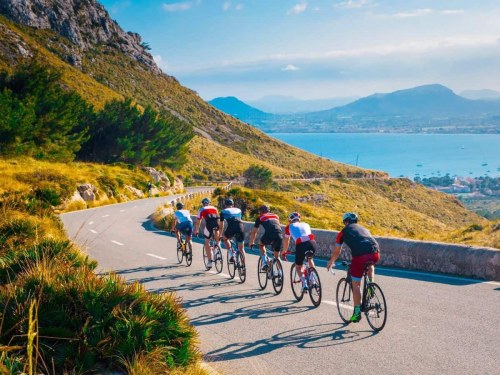 O uso de folha de polímero reforçado com fibra de carbono (CFRP) para ciclismo