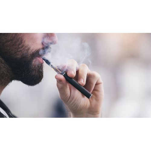 Switch from smoking to vaping cuts health risks substantially, report finds