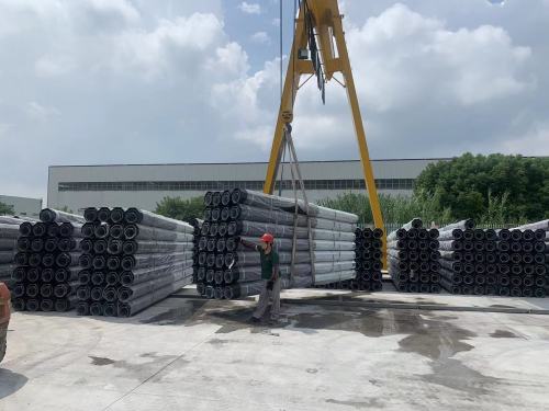 Οι ηλεκτρικοί πόλοι με γαλβανισμένες χαλύβδινες πόλους