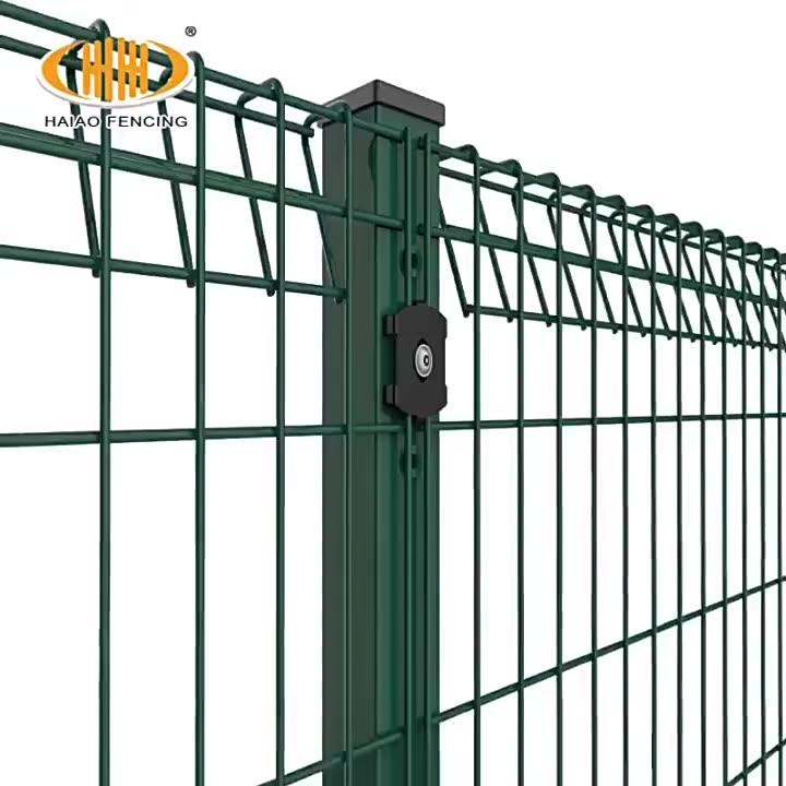 Sampel Percuma Harga Rendah Berkualiti Tinggi China Bekalan 4x4 inci BRC Dikimpal Kawat Galvanized Mesh Fence1