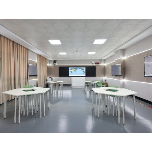 Liserve: 50 лет развития цифрового обучения — от высокотехнологичных столов до интеллектуального экспериментального оборудования