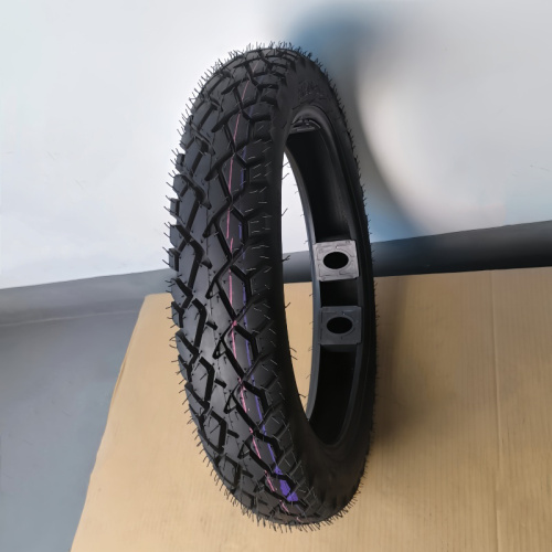Los neumáticos de motocicleta tienen una fuerte capacidad de carga y son resistentes a la presión y al desgaste