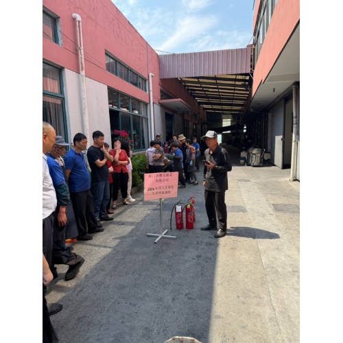 Simulacro de incendio de la empresa realizado para mejorar las capacidades de operación de extintores de incendios del personal