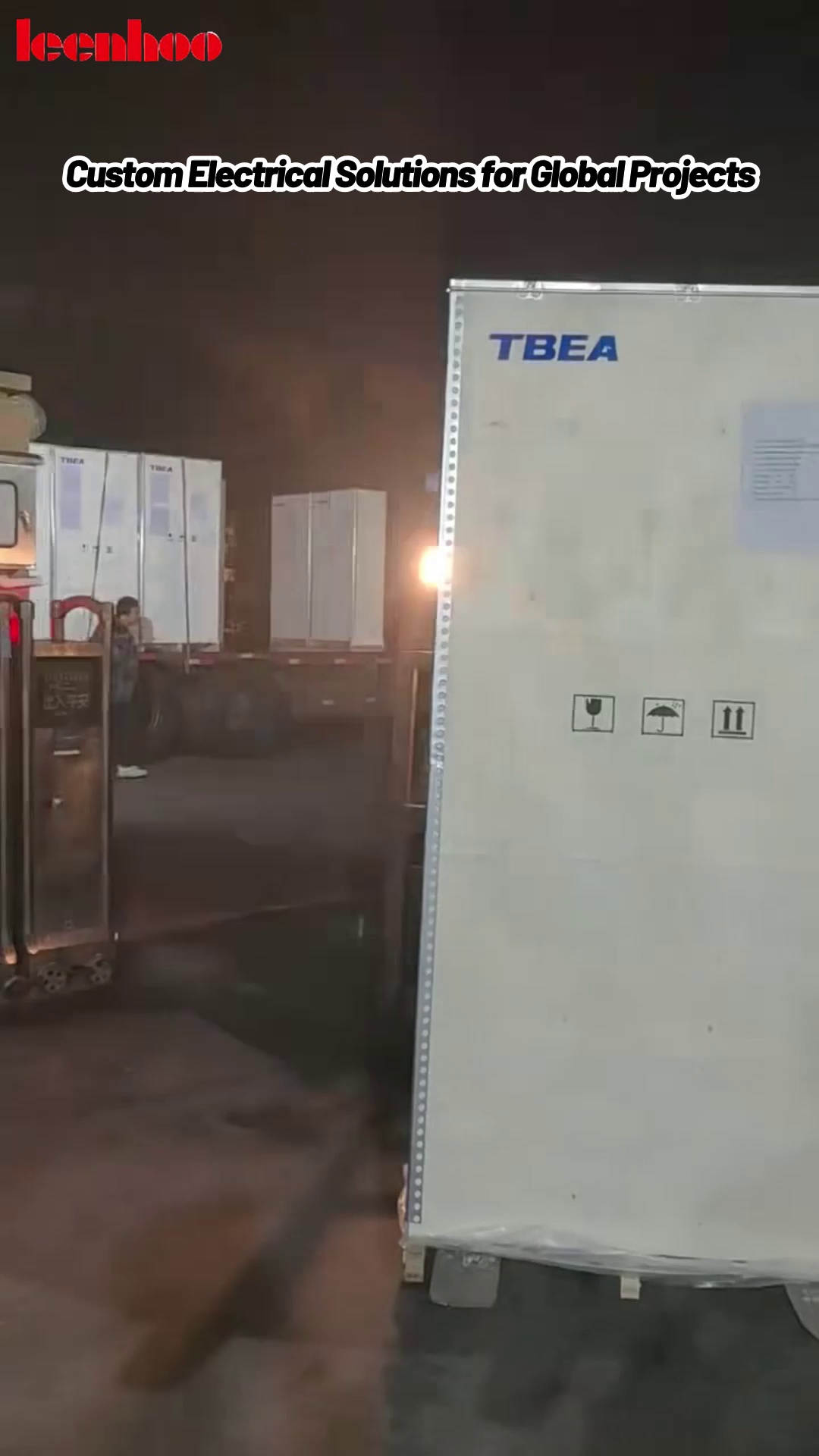 Praktické návrhy rozmístění elektrických součástek v prostorech skříní s omezenou velikostí