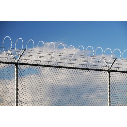 Stacheldraht vs. Stacheldraht: Was ist das Beste für Ihr Perimeter-Sicherheitsprojekt?