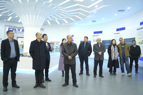 A kezek összekapcsolása az együttműködés előmozdításához a Kereskedelmi Kamara (Xuzhou) látogatásai Hai Kang Bo Rui csereért
