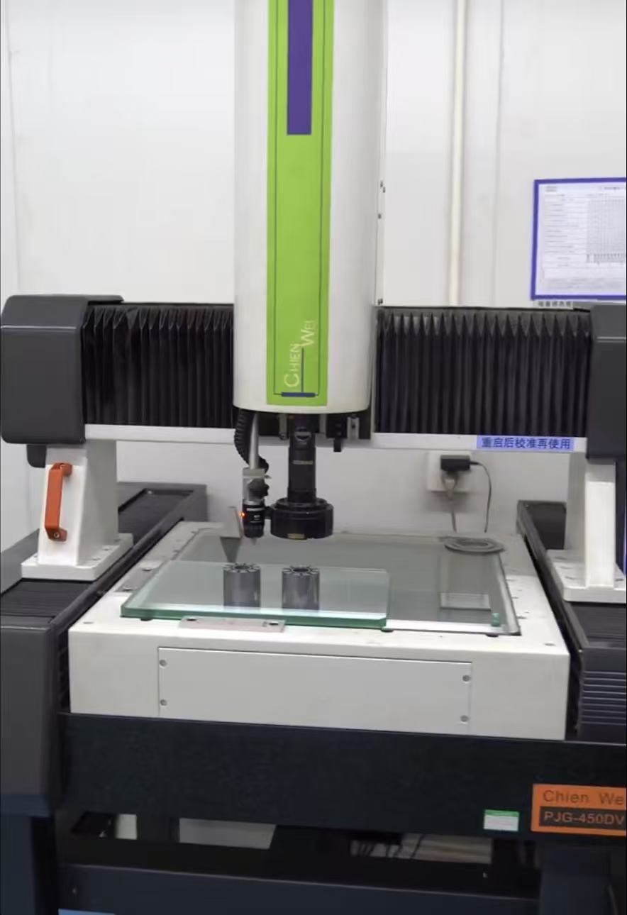 Máquina de medição 3D óptica para inspeção de dimensões de componentes