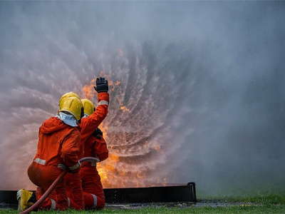 A indústria global de equipamentos contra incêndio cresce constantemente em 2026, impulsionada por regulamentações mais rígidas e integração de tecnologia inteligente