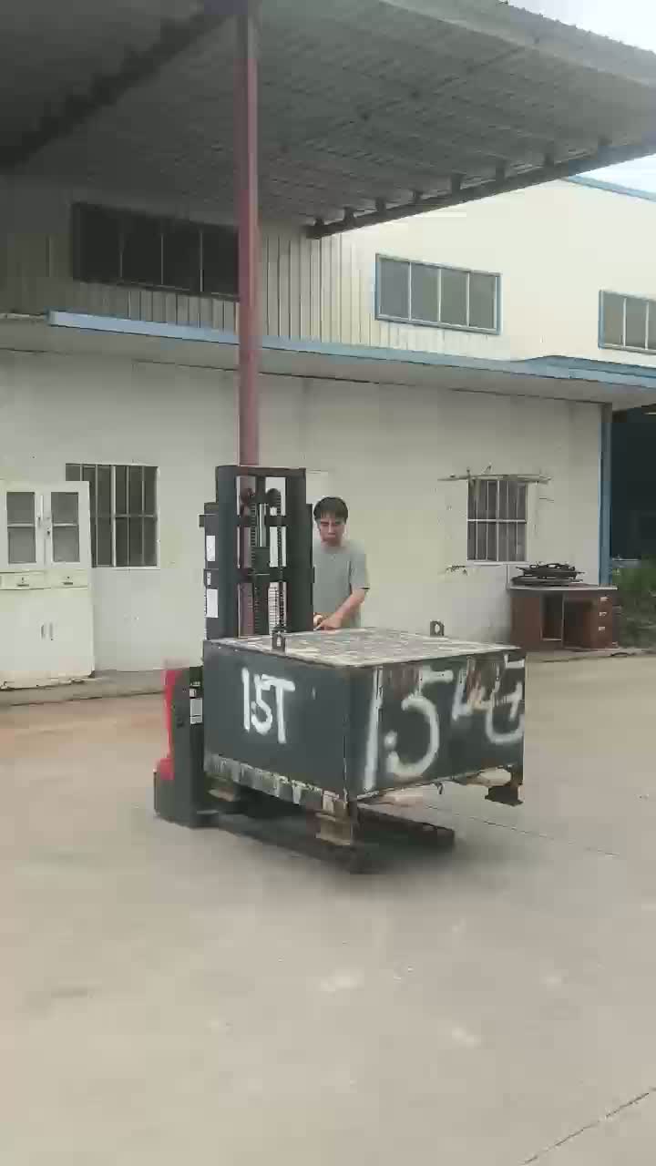 Pedestrian driven fully electric forklift2