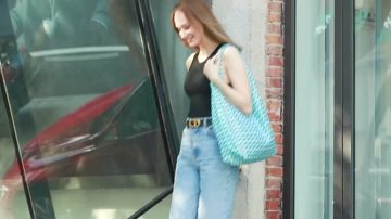 Portable eco-friendly bag fashionable and simple