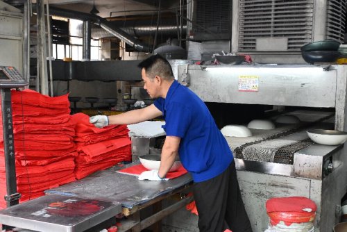Noua tigaie antiaderentă antiaderentă, cu dungi albe lăptoase, lansată de Yongkang Guangye Kitchenware Co., Ltd.