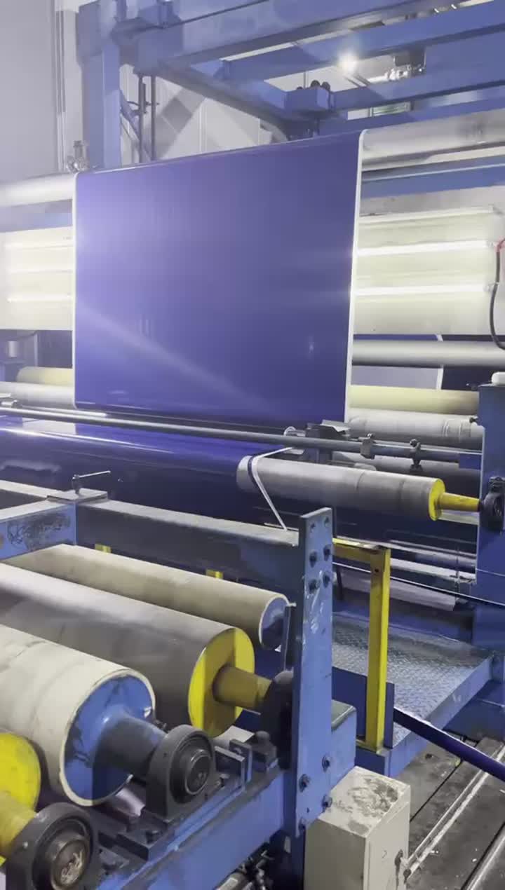 Production de bâche bleue