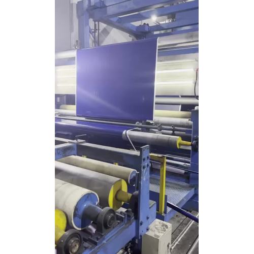 Production de bâche bleue