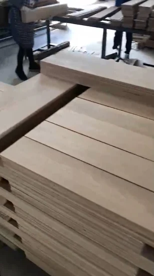 Plancher de bois de bois de luxe en bois franc multicouche.