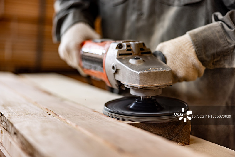 El innovador disco de alúmina fusionada de circonía revoluciona la molienda y acabado de la superficie