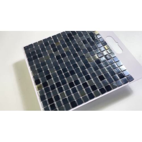 Mosaico de backpslash negro iridiscente